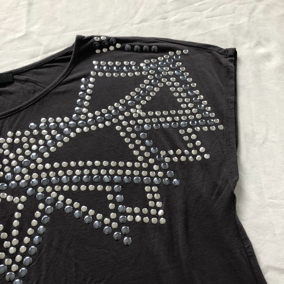 3/$20 🖤 Dark Grey Studded Geometric T-Shirt - Picture 2 of 4